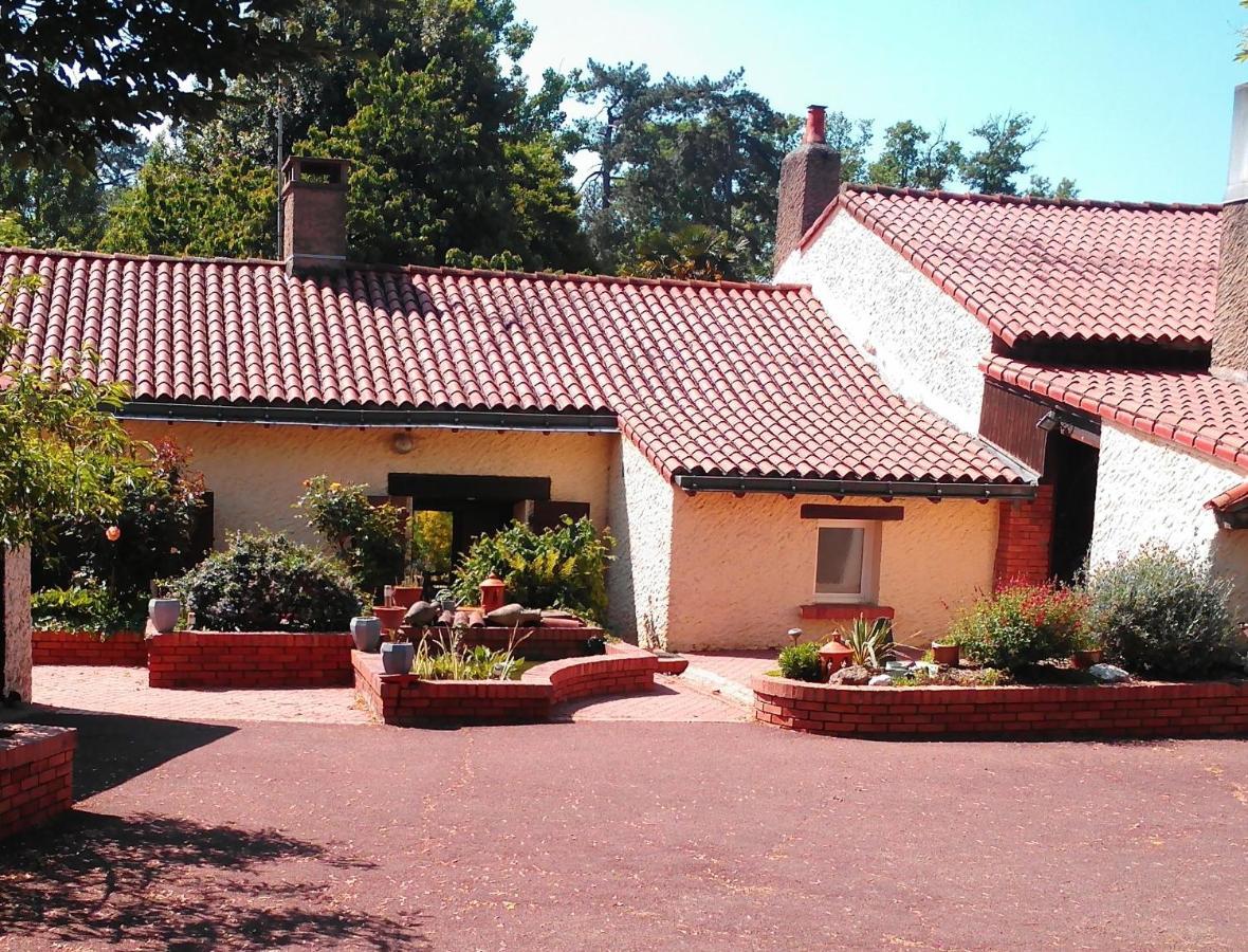" Village Tonneaux De Tirpoil " Montilliers Dış mekan fotoğraf
